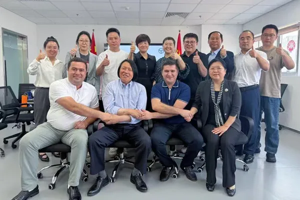 Achịcha Achịcha Achịcha Achịma-Aivuz Iji Abanye na Central Asiarkerket
